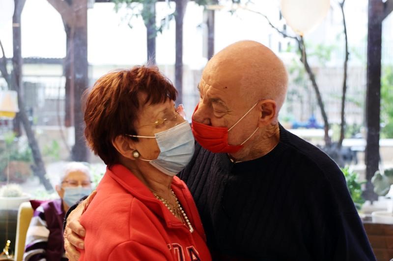 Ισραήλ: Συνταξιούχοι “έστησαν” πάρτι μετά τον εμβολιασμό τους – ΦΩΤΟ – ΒΙΝΤΕΟ