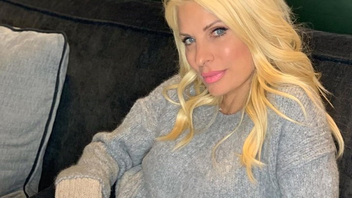 Η Ελένη Μενεγάκη εξομολογείται: “Μου λείπετε…” – Τι απάντησε σε follower