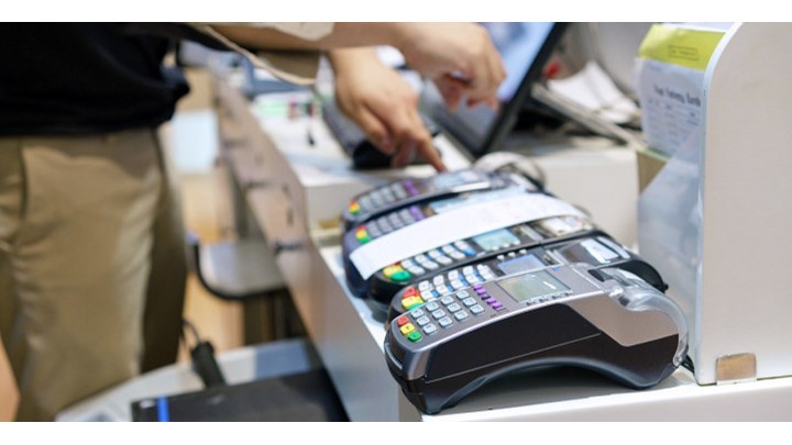 Ηλεκτρονικές αποδείξεις: Ανοικτό το ενδεχόμενο μείωσης του ορίου του 30% – Τι είπε ο Βεσυρόπουλος