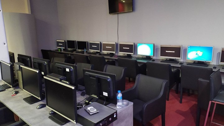 Λουκέτο από την ΕΛ.ΑΣ. σε κορονο-καζίνο στην Αττική – Πρόστιμα 14.000 ευρώ σε 5 άτομα για παράνομο τζόγο εν μέσω περιοριστικών μέτρων