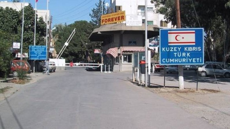 Κατεχόμενα: Σάλος για τον «έπαινο» σε «αστυνομικό» που πυροβόλησε βάρκα μεταναστών