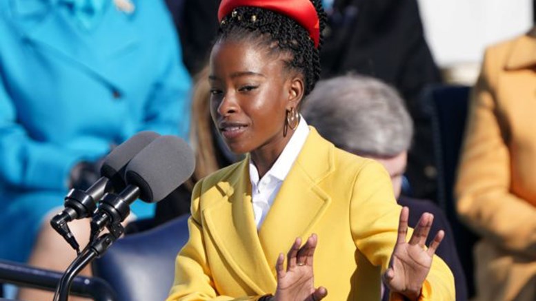 Ορκωμοσία Μπάιντεν: Αυτή είναι η 22χρονη Αφροαμερικανή που έκλεψε την παράσταση