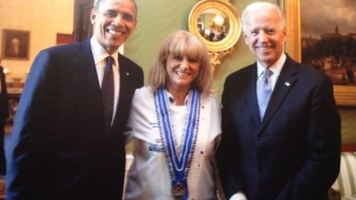 Μαρία Λόη: Τι αποκαλύπτει η Ελληνίδα σεφ που μαγείρεψε για Μπάιντεν και Ομπάμα