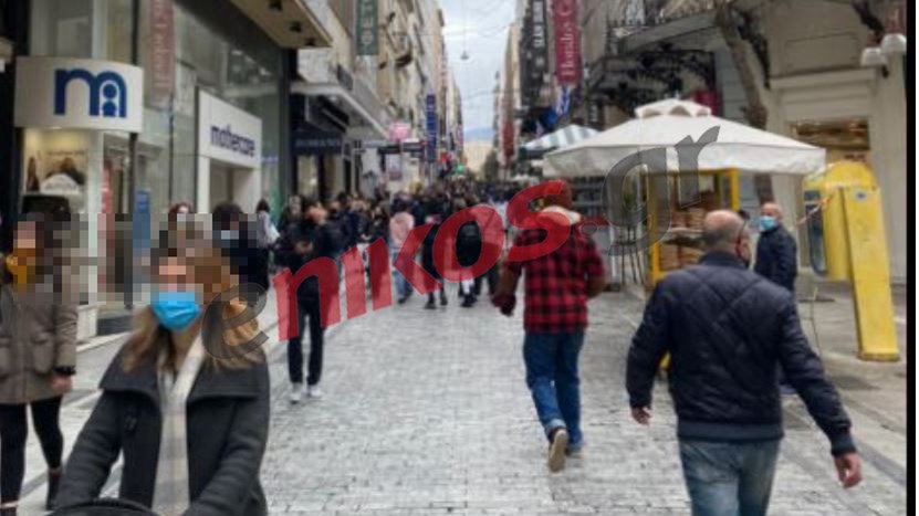 “Κοσμοσυρροή” σε εμπορικούς δρόμους της Αθήνας και της Θεσσαλονίκης – Ουρές έξω από καταστήματα
