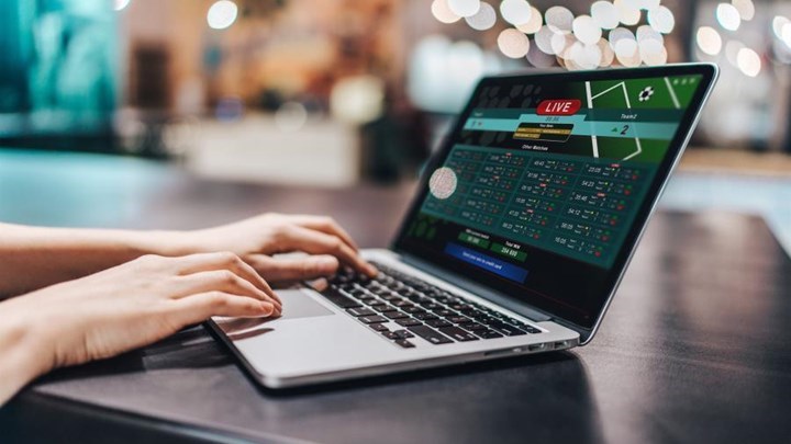 Τυχερά παιχνίδια: Πώς θα φορολογούνται τα κέρδη – Τι αλλάζει και από πότε – Γράφει η Σοφία Γκλιάτη