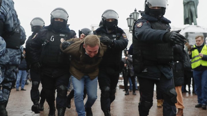 Ρωσία: Διαδηλώσεις υπέρ Ναβάλνι – Εκατοντάδες συλλήψεις υποστηρικτών του από την αστυνομία