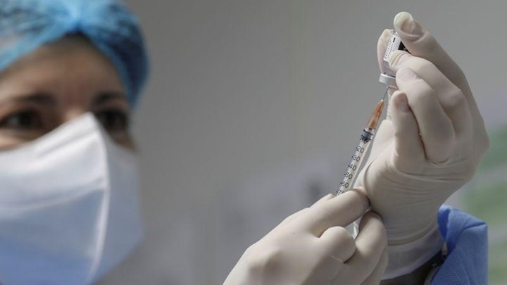 Κορονοϊός: Ποιοι και πότε θα κάνουν το εμβόλιο – Αναλυτικά το χρονοδιάγραμμα έως την άνοιξη