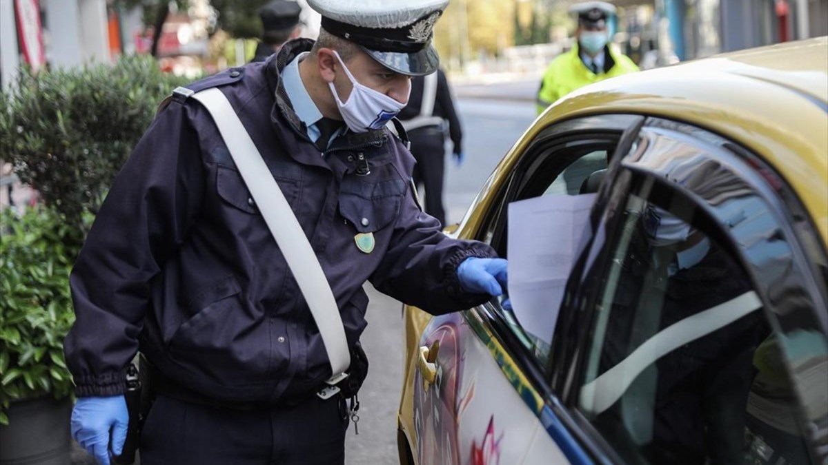 Μετακινήσεις: Αυξάνεται το όριο επιβατών σε ταξί και αυτοκίνητα από Δευτέρα – Πόσοι θα επιτρέπονται