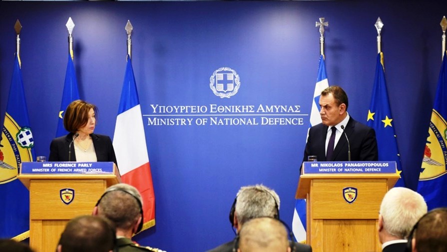 Στην Αθήνα η Παρλί, έτοιμη να κλείσει συμφωνία και για φρεγάτες