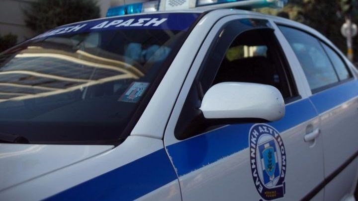 Κορονοϊός-Θεσσαλονίκη: Έβγαλε τη μάσκα και έφτυσε αστυνομικούς που προσπάθησαν να τον ελέγξουν