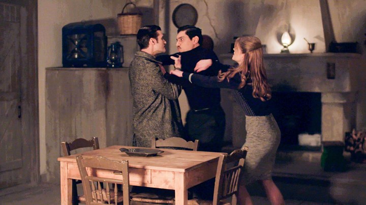 Άγριες Μέλισσες: Στα όρια της η Δρόσω με τον Τάκη – Θα μείνει μυστική η κρυψώνα της Ασημίνας;