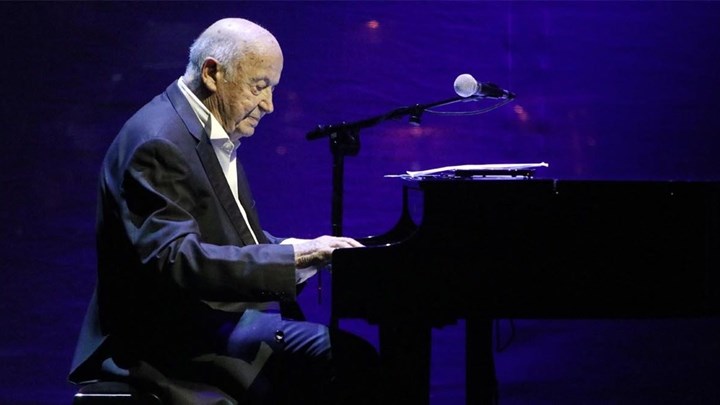 «70 χρόνια Μίμης Πλέσσας» – Η συναυλία «διαμάντι» στο Ηρώδειο έρχεται σε online streaming