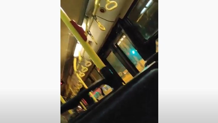 Θεσσαλονίκη: Οδηγός λεωφορείου βρίζει χυδαία επιβάτη που του έκανε παρατήρηση – ΒΙΝΤΕΟ