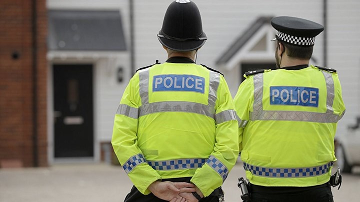 Βρετανία: Δεκάδες αστυνομικοί πήγαν για κούρεμα παραβιάζοντας το lockdown