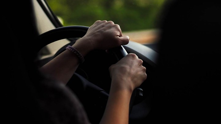 Δίπλωμα οδήγησης: 10+1 αλλαγές στην εκπαίδευση και τις εξετάσεις – Μαθήματα από τα 17
