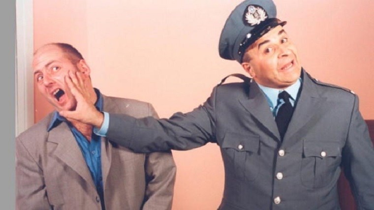 Οι καταγγελίες του Γιώργου Λαμπάτου για “σφαλιάρες” και η απάντηση του Μάρκου Σεφερλή δια του δικηγόρου του