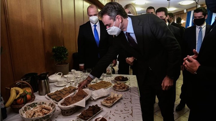 Κυριάκος Μητσοτάκης: Τον υποδέχθηκαν με ελληνικό παραδοσιακό πρωινό στο υπουργείο Αγροτικής Ανάπτυξης