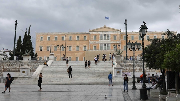 Κορονοϊός: Στο “κόκκινο” η Αττική – Ανοίγουν μόνο τα Γυμνάσια – Τι ισχύει για καταστήματα και μετακινήσεις