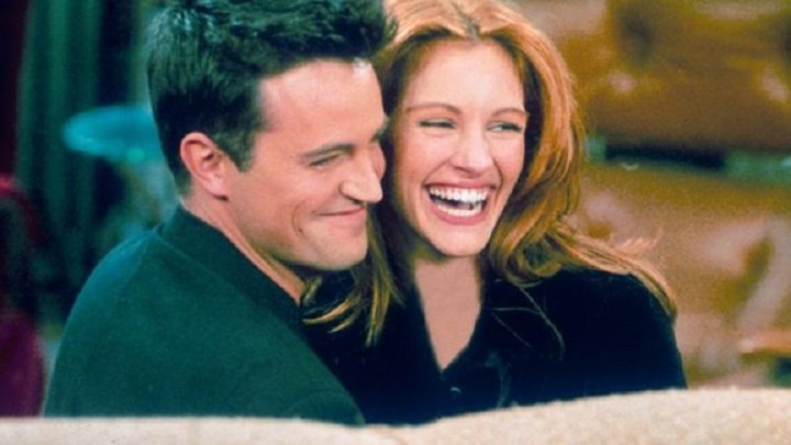 Τζούλια Ρόμπερτς: Πώς συμφώνησε να εμφανιστεί στα “Φιλαράκια” – Το φλερτ με τον Μάθιου Πέρι