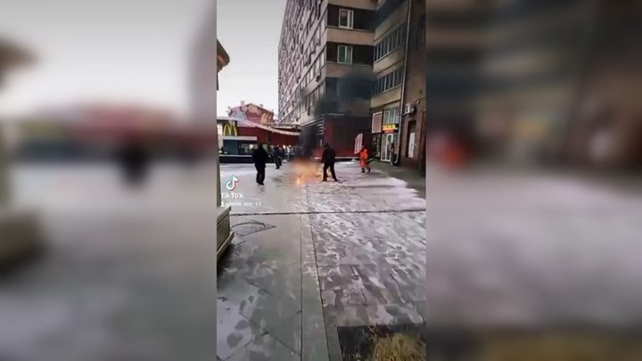 Ρωσία: Άνδρας αυτοπυρπολήθηκε στο κέντρο της Μόσχας – ΒΙΝΤΕΟ