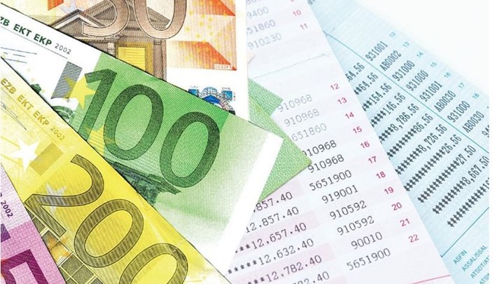 Αυξάνεται το ακατάσχετο όριο στους λογαριασμούς – Τι προβλέπει το σχέδιο του υπουργείου Οικονομικών