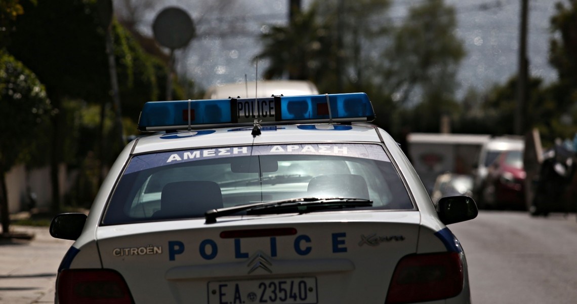 Τρόμος στα Χανιά: Άγνωστος επιτέθηκε σε γυναίκα με σπασμένο γυάλινο μπουκάλι – Στο νοσοκομείο το θύμα