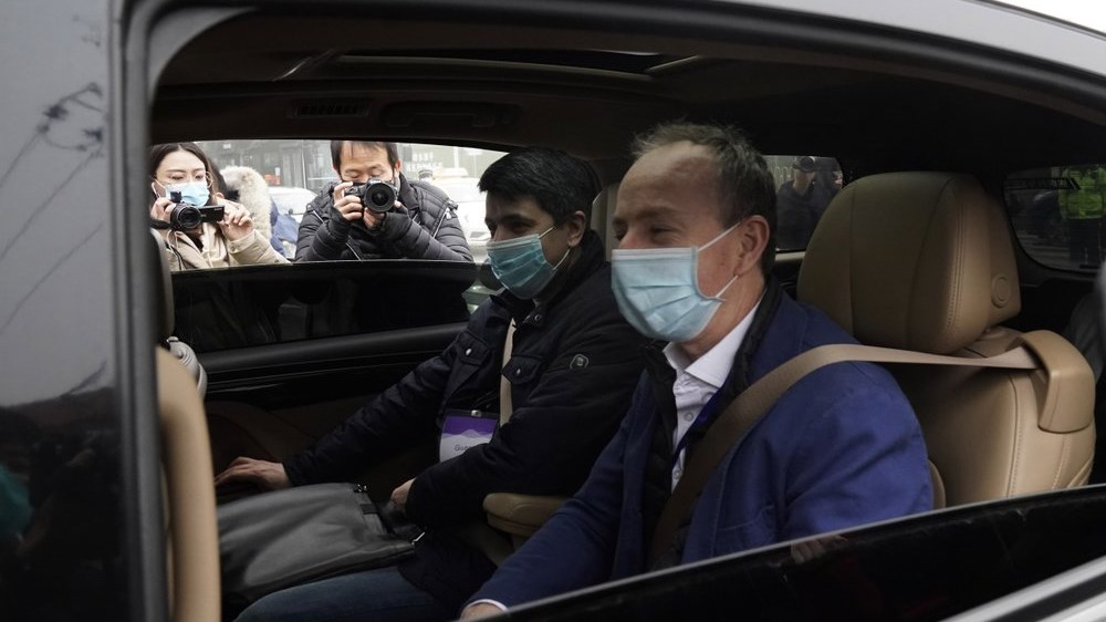 Έρευνα για τον κορονοϊό: Οι εμπειρογνώμονες του ΠΟΥ επισκέφθηκαν το κινεζικό CDC – ΒΙΝΤΕΟ