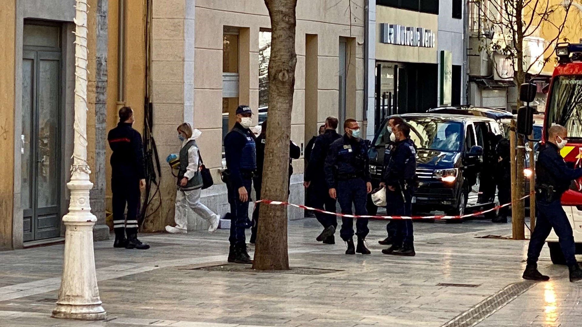 Τουλόν: ΦΩΤΟ και ΒΙΝΤΕΟ από το σημείο όπου βρέθηκε η κούτα με το κομμένο κεφάλι