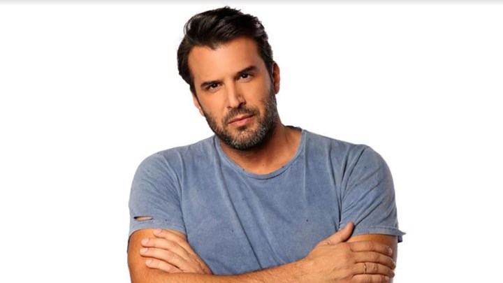 Ο Αντώνης Βλοντάκης εύχεται χρόνια πολλά στο enikos.gr