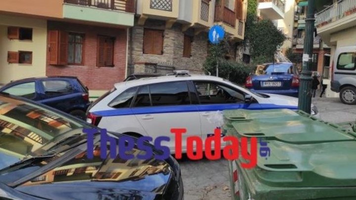 Θεσσαλονίκη: Συναγερμός στην ΕΛ.ΑΣ. – Βρέθηκε εκρηκτικός μηχανισμός σε είσοδο οικοδομής – ΦΩΤΟ