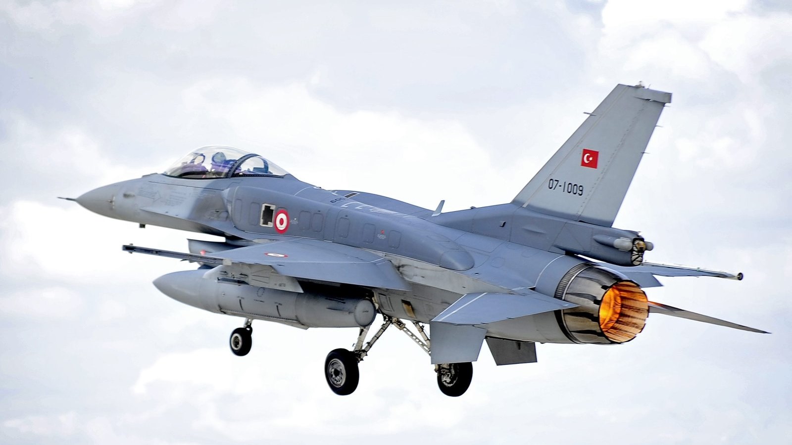 H Τουρκία ψευτο-εκσυγχρονίζει τα F-16 Block 30 και ονειρεύεται το TF-X