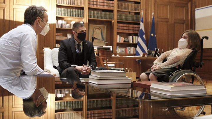 Μητσοτάκης: Συνάντησε την Ελευθερία και τον Μάριο που κατέκτησαν την κορυφή της Ελλάδας