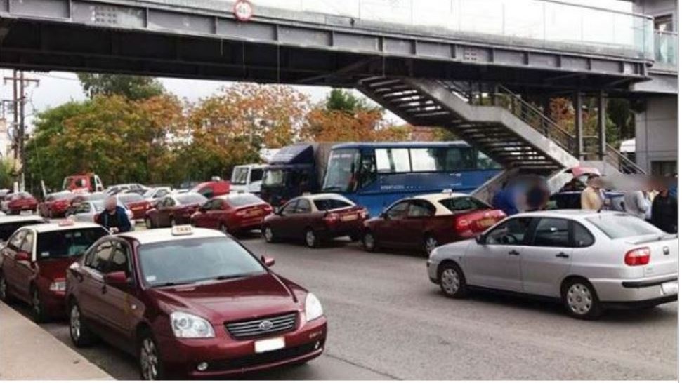 Κορονοϊός – Χαλκίδα: Οδηγός ταξί έσπασε την καραντίνα και δούλευε κανονικά