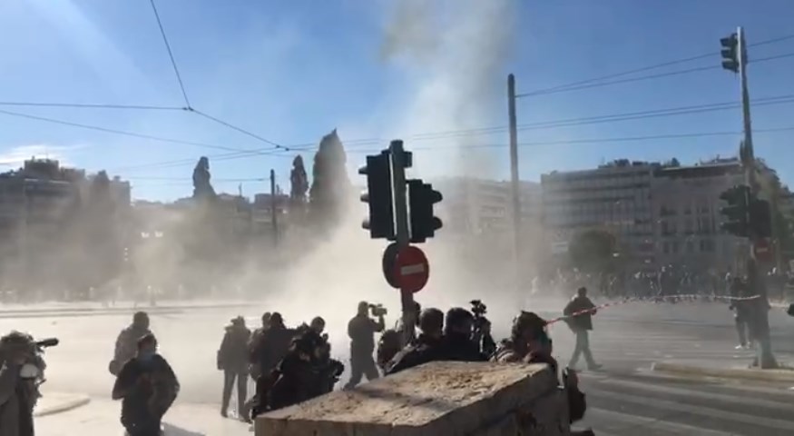 Αθήνα: Ένταση στο πανεκπαιδευτικό συλλαλητήριο – Κλειστοί δρόμοι και ο σταθμός “Πανεπιστήμιο”