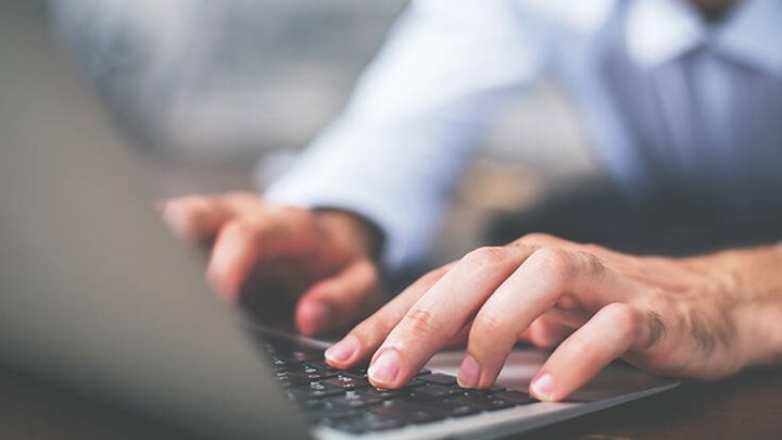 Πλέγμα μέτρων για εργαζόμενους γονείς: Τι θα ισχύσει με τη γονική άδεια – Οι αλλαγές που σχεδιάζονται