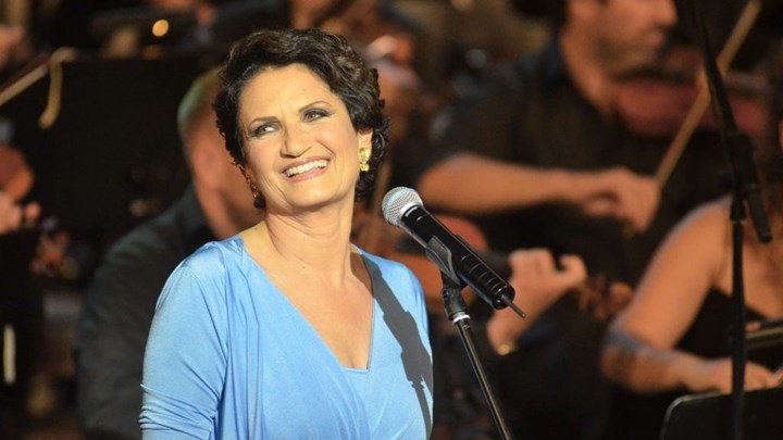 Η Άλκηστις Πρωτοψάλτη εύχεται χρόνια πολλά στο enikos.gr