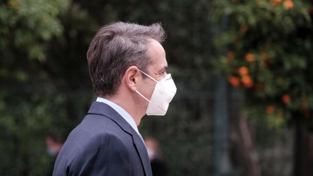 Στους Φούρνους ο Κυριάκος Μητσοτάκης: Η φωτογραφία λίγο πριν από την προσγείωση