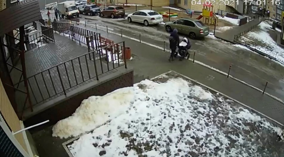 Τραγωδία στη Ρωσία: Νεκρό μωρό πέντε μηνών – Καταπλακώθηκε από άνδρα που πήδηξε από τον 17ο όροφο