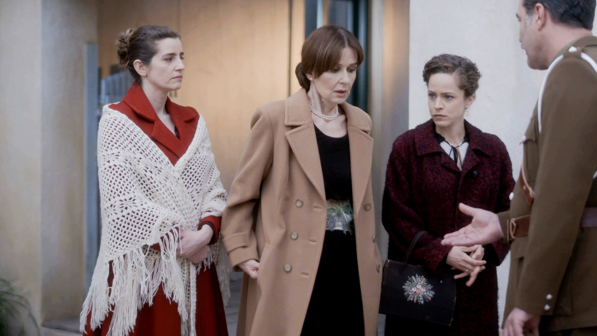 Άγριες Μέλισσες: Ένας κρυφός γάμος, μια προδοσία και ένας εκβιασμός – Τα δεδομένα ανατρέπονται