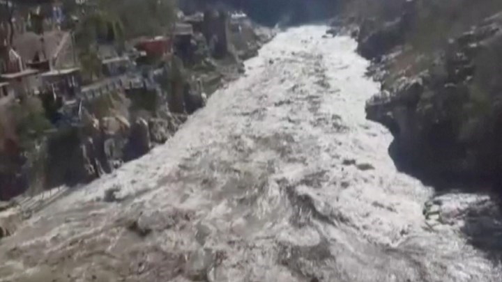Ινδία: 7 νεκροί και 125 αγνοούμενοι από την κατάρρευση τμήματος παγετώνα στα Ιμαλάια