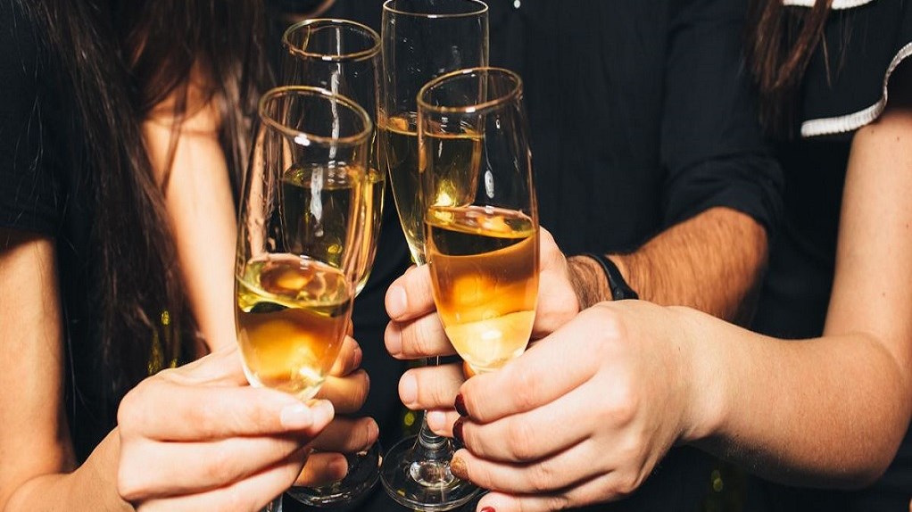 Θεσσαλονίκη: Αψήφησαν τα μέτρα και έκαναν κορονο – πάρτι και αρραβώνα – “Βροχή” προστίμων και συλλήψεις