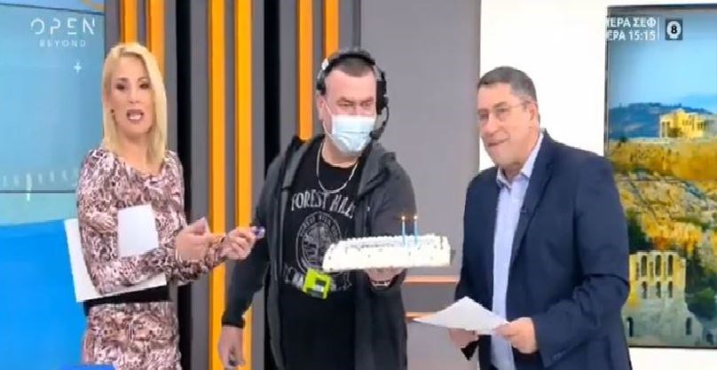 Γενέθλια για τον Άκη Παυλόπουλο: Η τούρτα – έκπληξη από τους συνεργάτες του – ΒΙΝΤΕΟ