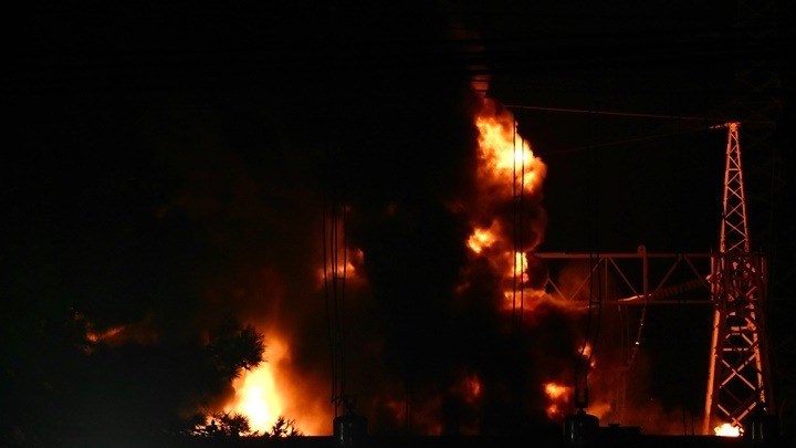 ΥΠΕΝ για φωτιά στο ΚΥΤ Κουμουνδούρου: Δεν προκύπτει ανησυχία για επιβάρυνση της ατμόσφαιρας