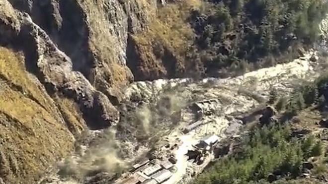 Ανείπωτη τραγωδία στην Ινδία: 18 νεκροί και πάνω από 200 αγνοούμενοι από την κατάρρευση φράγματος