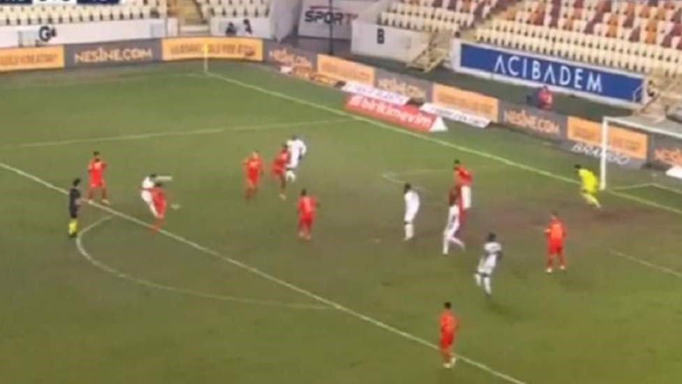 Το εκπληκτικό γκολ του Μπακασέτα κόντρα στη Μαλάτιασπορ – ΒΙΝΤΕΟ