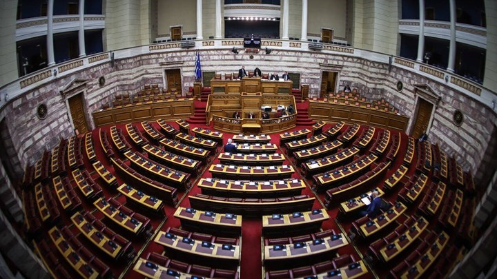 Βουλή: Κόντρα για ΕΡΤ και Ικαρία – Οι αναφορές σε Λιγνάδη και Χαϊκάλη