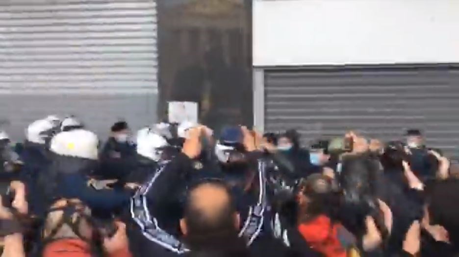 Ένταση στο κέντρο της Αθήνας – Σε συγκέντρωση για τον Κουφοντίνα – ΦΩΤΟ