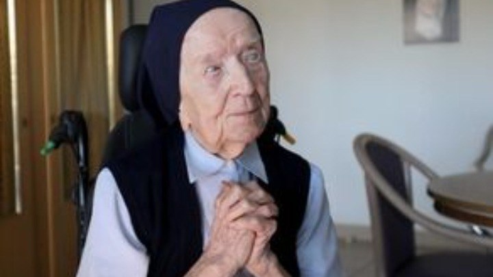Μια Γαλλίδα μοναχή νίκησε τον κορονοϊό λίγο πριν από τα 117α της γενέθλια – ΦΩΤΟ