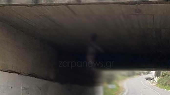 Κτηνωδία στα Χανιά: Κρέμασαν σκύλο από γέφυρα – ΦΩΤΟ
