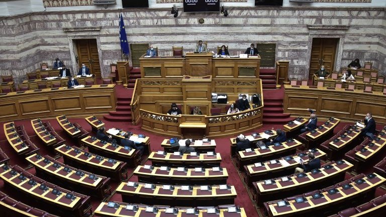 ΑΠΕΥΘΕΙΑΣ – Η συζήτηση στη Βουλή για το νομοσχέδιο για την Παιδεία